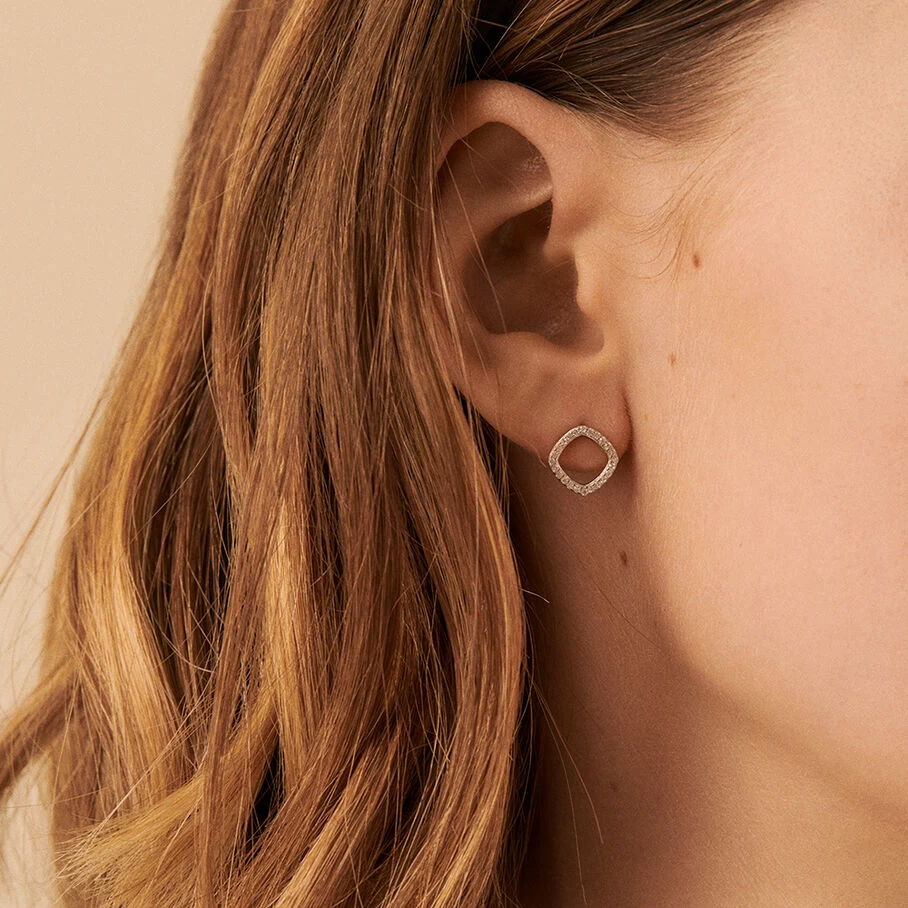 Boucles D'oreilles Puces SISSI - Cristal / Argenté 2 Boucles D'oreilles Puces SISSI - Cristal / Argenté – Image 2