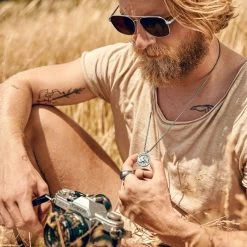 Arkai Atlas | Collier En Acier Inoxydable Argenté à Pendentif Rotatif Mappemonde En Azurite Et Malachite -Montres Magasin rel atlas drop35 necklace5 tobias stelzner 1x1 1 25810