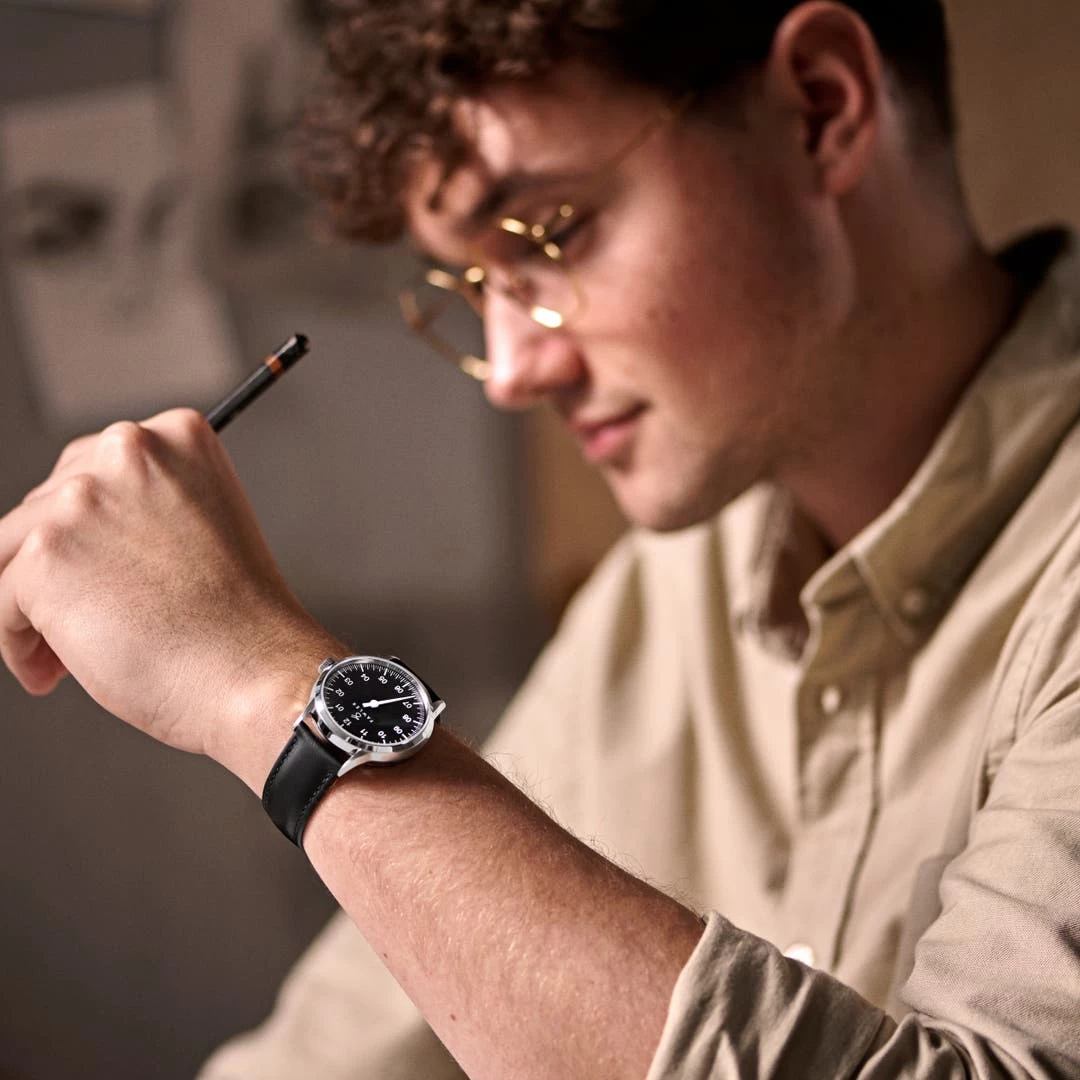 Fawler Paz | Montre Habillée Noire à Une Seule Aiguille En Acier Inoxydable 4 Fawler Paz | Montre Habillée Noire à Une Seule Aiguille En Acier Inoxydable – Image 4