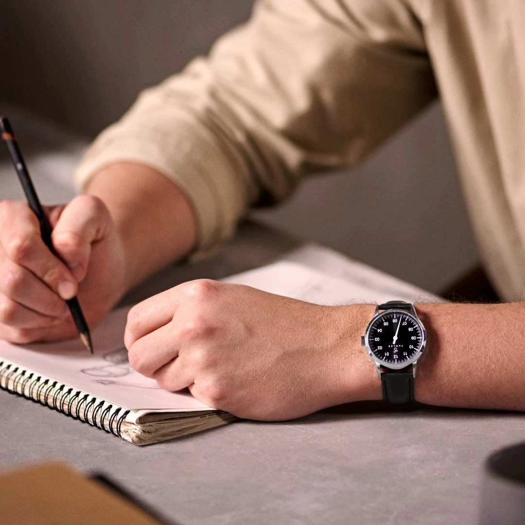 Fawler Paz | Montre Habillée Noire à Une Seule Aiguille En Acier Inoxydable 3 Fawler Paz | Montre Habillée Noire à Une Seule Aiguille En Acier Inoxydable – Image 3